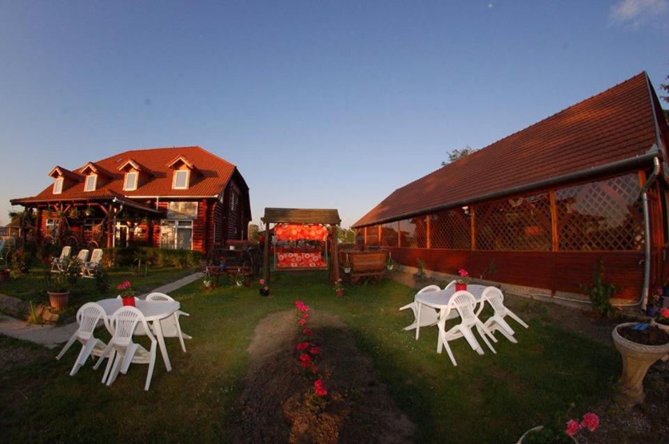 Rönk-wellness panzió Mezőpeterd Mezopeterd Exterior foto