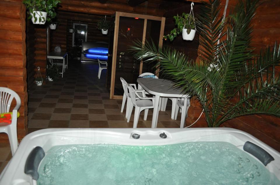 Rönk-wellness panzió Mezőpeterd Mezopeterd Exterior foto